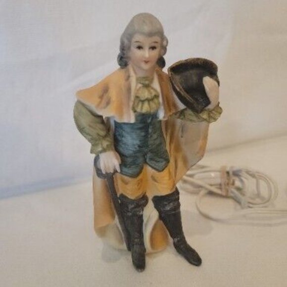 Vintage Underwriters Laboratories Portable Lamp 18th Century Man w/ Hat 93,191 - Picture 2 of 7